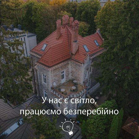Lion'S Castle Hotel Lviv Bagian luar foto