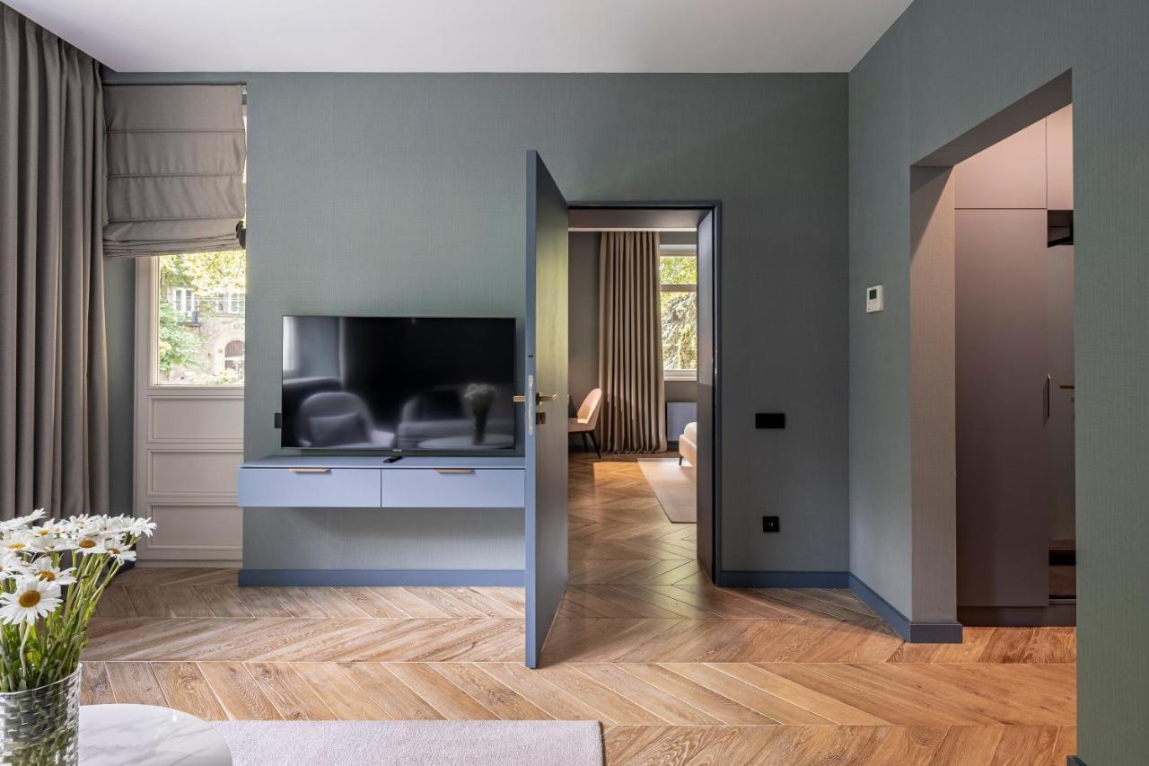 Lion'S Castle Hotel Lviv Bagian luar foto